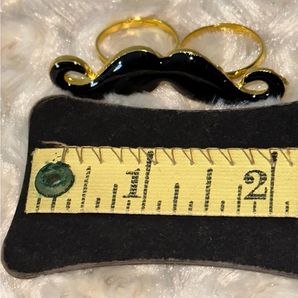 SALE🔥4/$25 Gold Tone Double Finger Mustache Ring, so FUN! - Picture 3 of 5